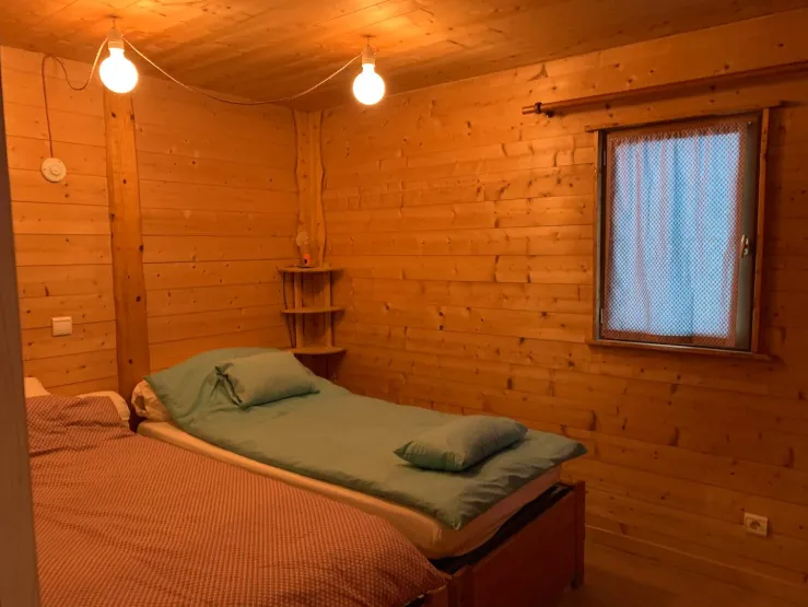 chambre à 2 lits pouvant etre jointifs