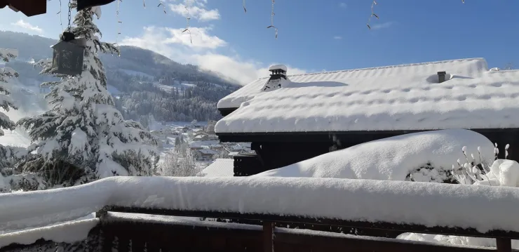 View 2 of the terrasse with snow
