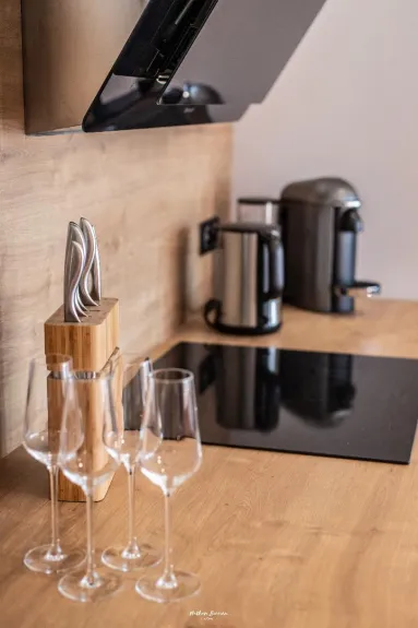 La cuisine: fonctionnelle et très équipée: Champagne ou café ?