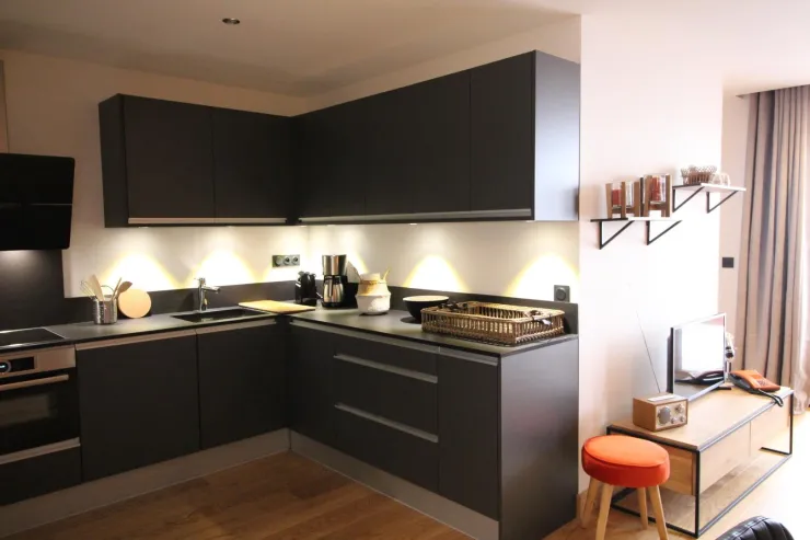 fully equipped kitchen