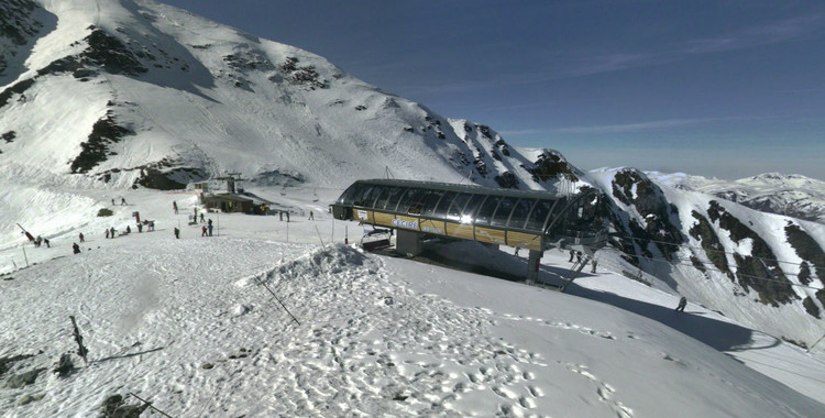 stations de ski pas chères : arrivée télécabine superbagnères
