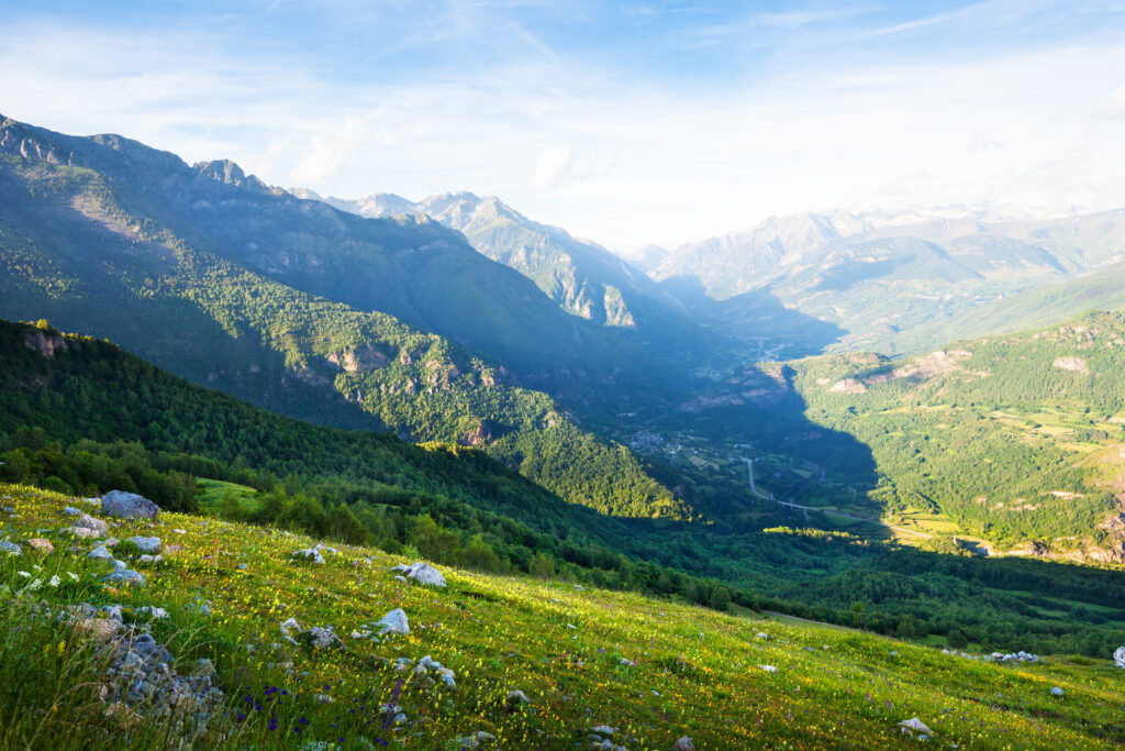 partir en vacances à la montagne au printemps dans les pyrénées