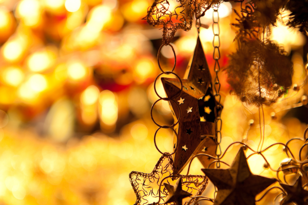 marché de noel aix les bains : étoile suspendue