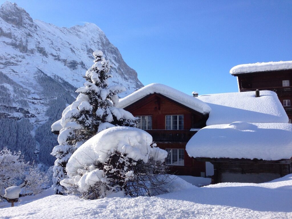 ski lyon : chalet sous la neige