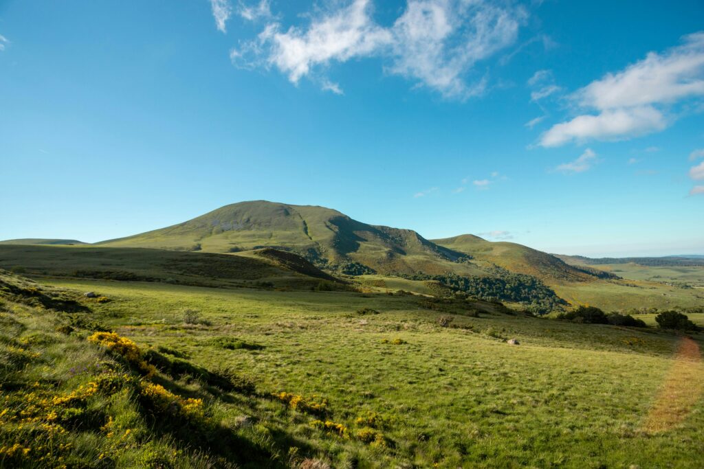 Auvergne en été : col de la Croix Saint-Robert, Chambon-sur-Lac, France